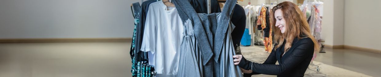 Which Milan programmes guarantee hands-on experience with top-tier industry brands?