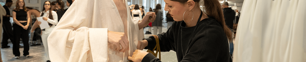 How to enter the fashion industry? Tips and career opportunities