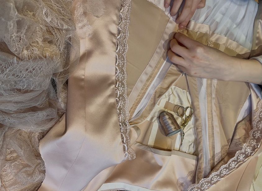 Our alumna Vardhui Torozyan dressed a director at the 2026 Oscars