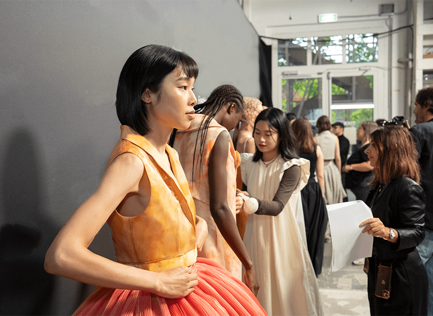 How to enter the fashion industry? Tips and career opportunities